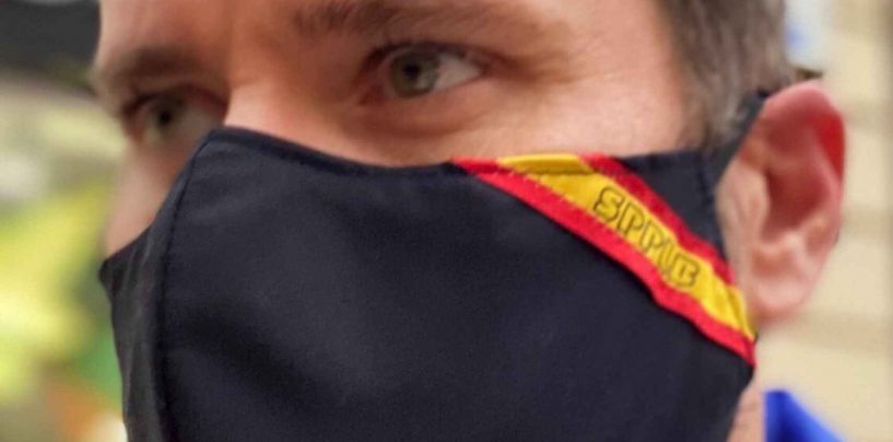 Valencia impone a los policías una mascarilla ‘neutra’ y les prohíbe las de la bandera de España