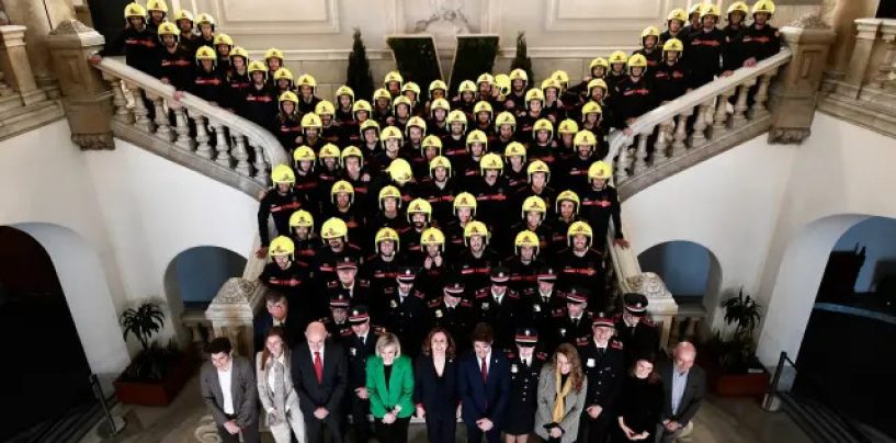 Presentación nueva promoción de 77 bomberos en Valencia